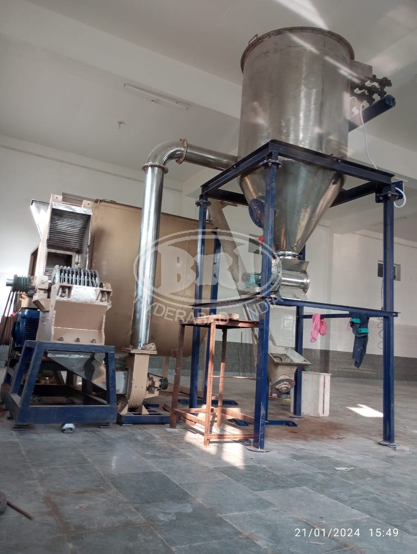 Coriander Grinding Machine with Storage Bin